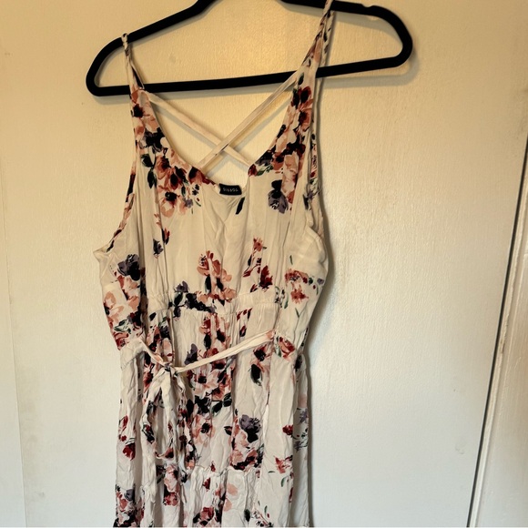 Torrid white floral maxi dress - Picture 4 of 7